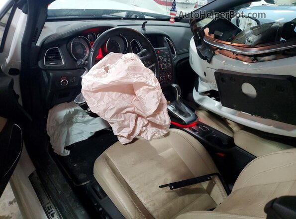W04WH3N52HG084795 2017 BUICK CASCADA Белый Вид панели приборов