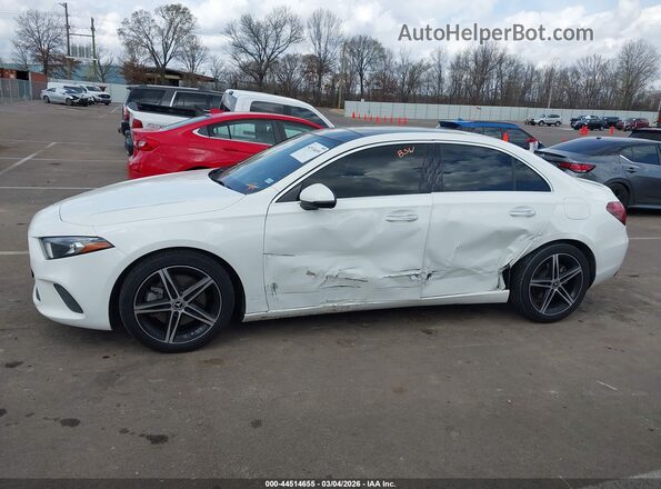 W1K3G4EB2NJ337772 2022 MERCEDES-BENZ A 220 White Widok wnętrza 360 stopni