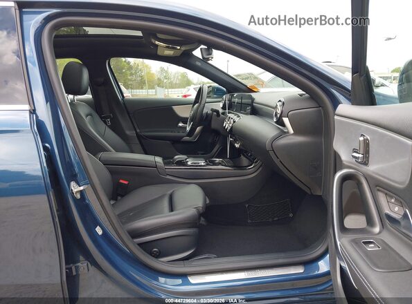 W1K3G4EB9LJ225757 2020 MERCEDES-BENZ A 220 Blue Widok wnętrza z przodu