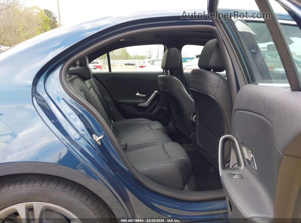 W1K3G4EB9LJ225757 2020 MERCEDES-BENZ A 220 Blue Widok naklejki z numerem VIN