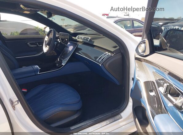 W1K6G8CB7SA319058 2025 MERCEDES-BENZ AMG S 63 E White Widok wnętrza z przodu