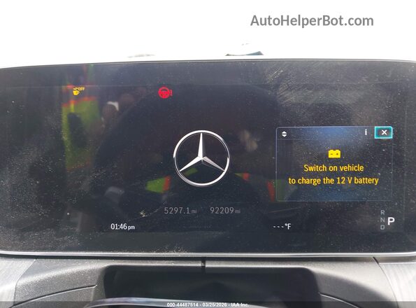 W1KAF4HB8PR083740 2023 MERCEDES-BENZ C-CLASS Silver Widok tylnych siedzeń