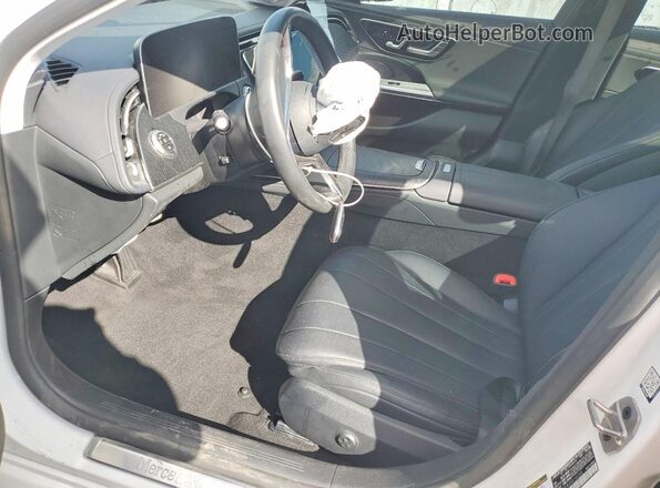 W1KLF4HBXSA146322 2025 MERCEDES-BENZ E Белый Вид салона спереди