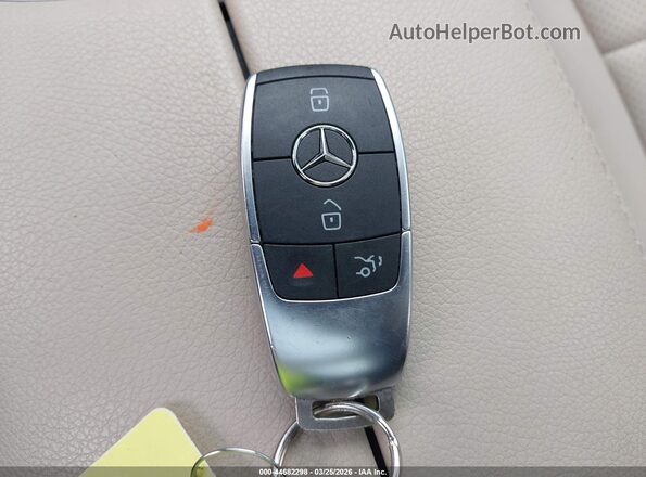 W1KWF8DB3LR598769 2020 MERCEDES-BENZ C-CLASS Синий Вид панели приборов