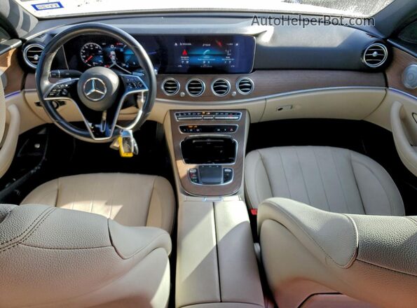W1KZF8DB0NB011016 2022 MERCEDES-BENZ E Белый Вид панели приборов