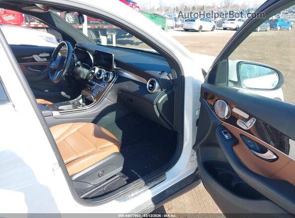 W1N0G8EB8LF864809 2020 MERCEDES-BENZ GLC 300 Белый Вид салона спереди