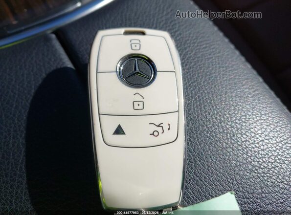 W1N0G8EB8LF864809 2020 MERCEDES-BENZ GLC 300 Белый Вид панели приборов