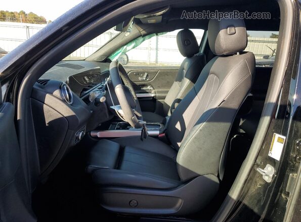 W1N4M4HB1RW373232 2024 MERCEDES-BENZ GLB-CLASS Черный Вид салона спереди