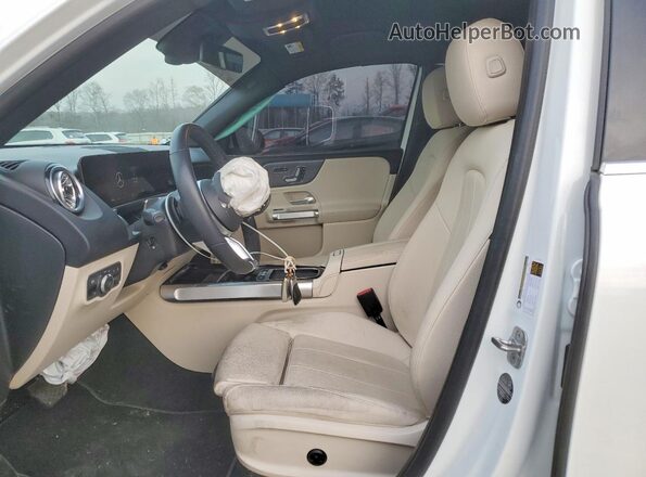 W1N4M4HB1SW390456 2025 MERCEDES-BENZ GLB-CLASS Белый Вид салона спереди