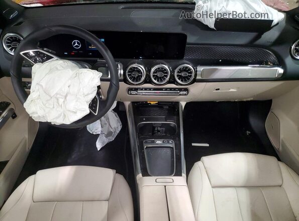 W1N4M4HB8SW435697 2025 MERCEDES-BENZ GLB-CLASS Red Vista del salpicadero