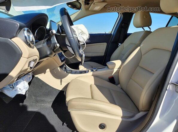 W1NTG4EB1LU040717 2020 MERCEDES-BENZ GLA Белый Вид салона спереди