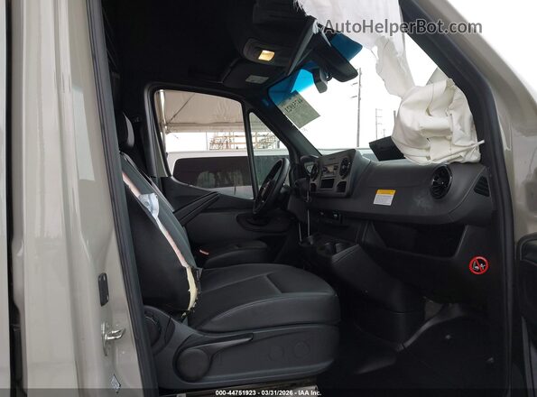 W1Y4NCHY4ST200469 2025 MERCEDES-BENZ SPRINTER Бежевый Вид салона спереди