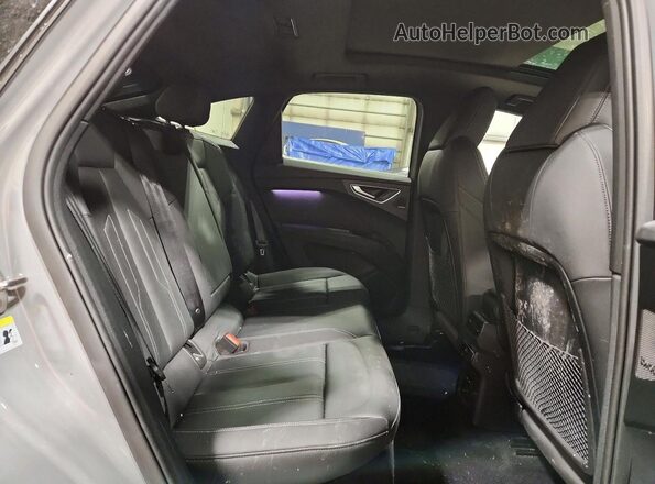 WA122AFZ7RP004978 2024 AUDI Q4 Gray Вид задньої частини салону