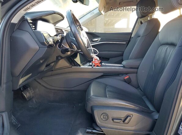 WA12AAGE7MB003267 2021 AUDI E-TRON Gray Widok wnętrza z przodu