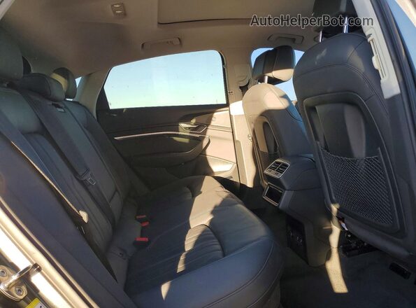 WA12AAGE7MB003267 2021 AUDI E-TRON Gray Widok wnętrza z tyłu