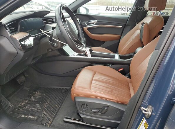 WA12AAGE9NB021996 2022 AUDI E-TRON Синий Вид салона спереди