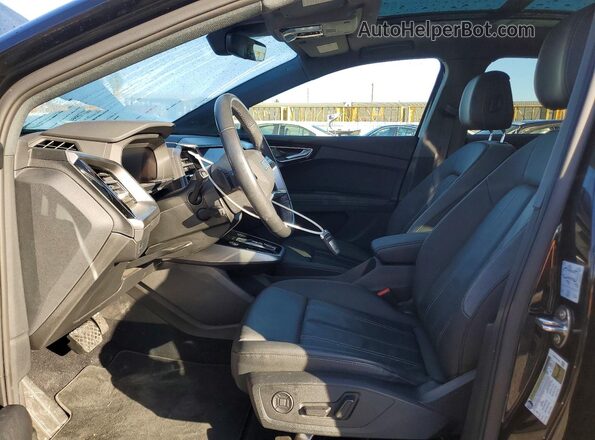 WA132BFZ0PP011617 2023 AUDI Q4 Черный Вид салона спереди