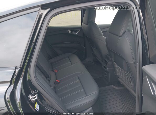WA13UBFZ2RP078264 2024 AUDI Q4 E-TRON Черный Вид наклейки с VIN-кодом