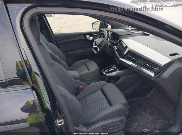 WA13UBFZ2RP078264 2024 AUDI Q4 E-TRON Черный Вид салона спереди
