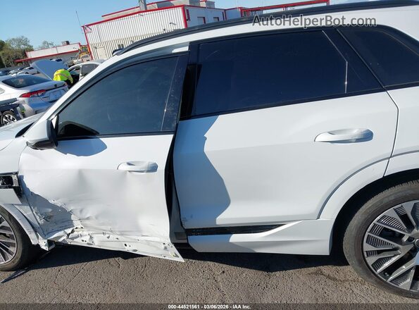 WA16AAGE3RB052216 2024 AUDI Q8 E-TRON White Widok wnętrza 360 stopni