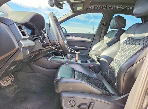 WA1A4AFY0J2150203 2018 AUDI SQ5 Серый Вид салона спереди