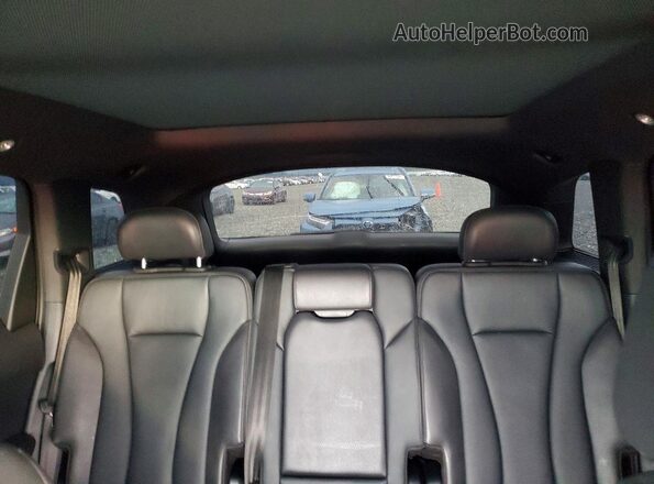 WA1AAAF72KD014306 2019 AUDI Q7 Gray Rear seats view