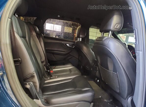 WA1AAAF76KD010405 2019 AUDI Q7 Бирюзовый Вид задней части салона