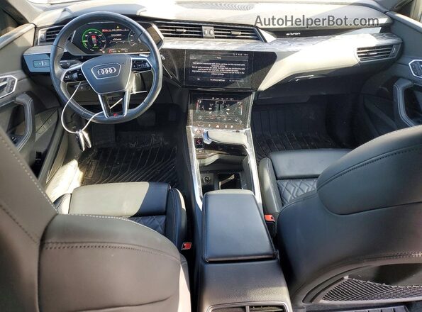 WA1ACBGE9NB043993 2022 AUDI E-TRON Silver Widok deski rozdzielczej
