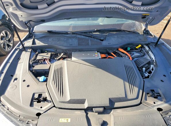 WA1ACBGE9NB043993 2022 AUDI E-TRON Silver Widok wnętrza z tyłu