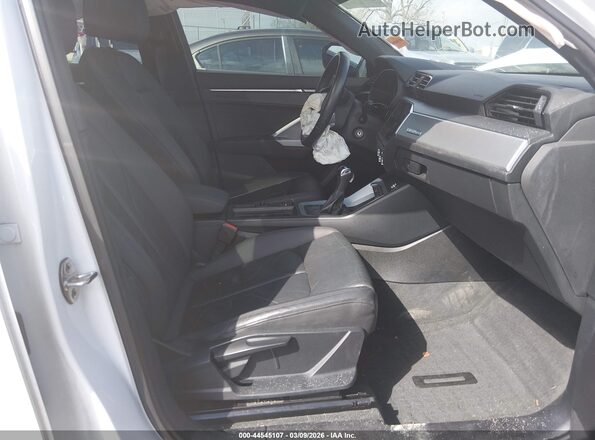 WA1AECF31K1076150 2019 AUDI Q3 Белый Вид салона спереди