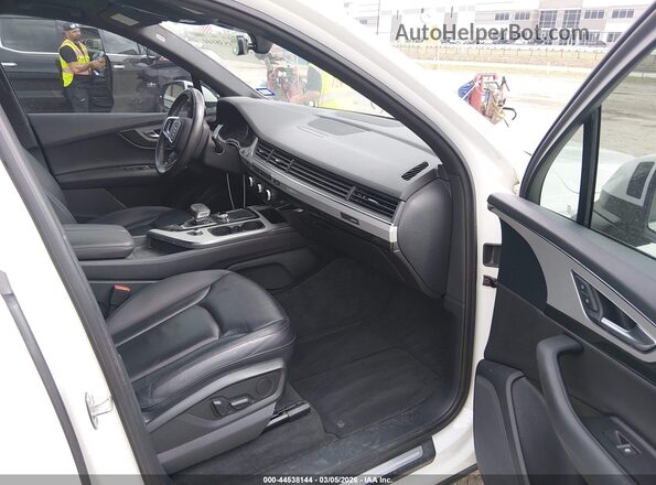 WA1AHAF70KD025560 2019 AUDI Q7 Белый Вид салона спереди