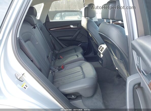 WA1ANAFY2K2137693 2019 AUDI Q5 Silver Widok naklejki z numerem VIN