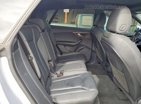 WA1AVAF11KD017312 2019 AUDI Q8 Серебряный Вид задних сидений