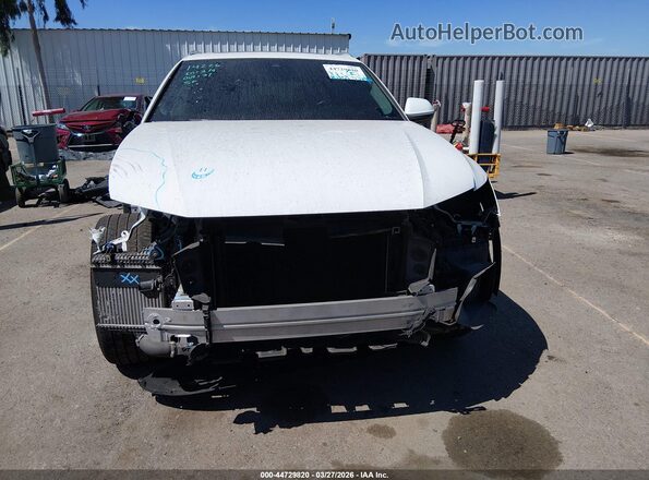 WA1AVAF13KD011012 2019 AUDI Q8 White Вид задньої частини салону