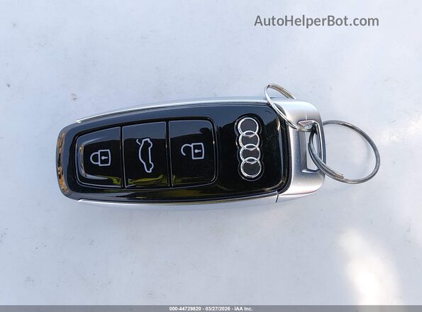 WA1AVAF13KD011012 2019 AUDI Q8 White Вид панелі приладів