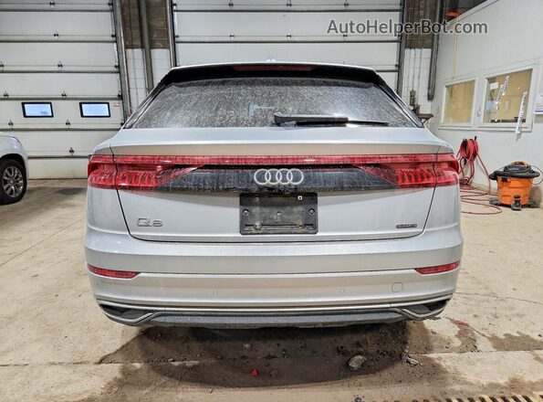 WA1AVAF17LD000533 2020 AUDI Q8 Серебряный Вид сзади