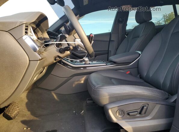 WA1AVBF19SD015684 2025 AUDI Q8 Black Widok wnętrza z przodu