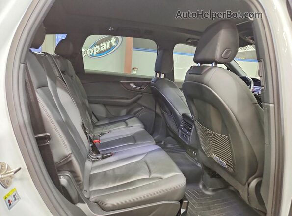 WA1AXAF77MD025738 2021 AUDI Q7 Белый Вид задней части салона