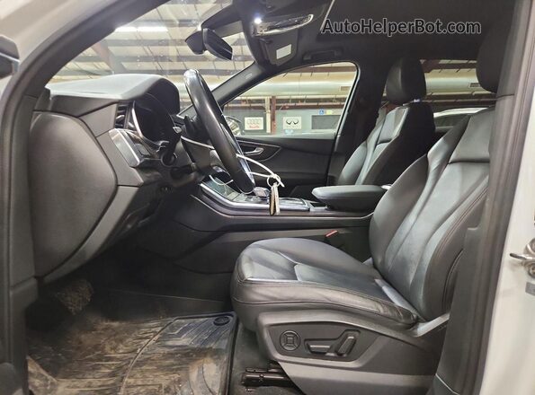 WA1AXAF77MD025738 2021 AUDI Q7 Белый Вид салона спереди