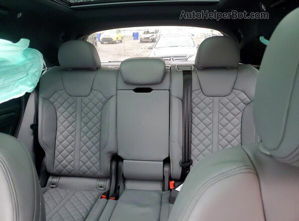 WA1B4AFY0S2025580 2025 AUDI SQ5 Black Widok tylnych siedzeń