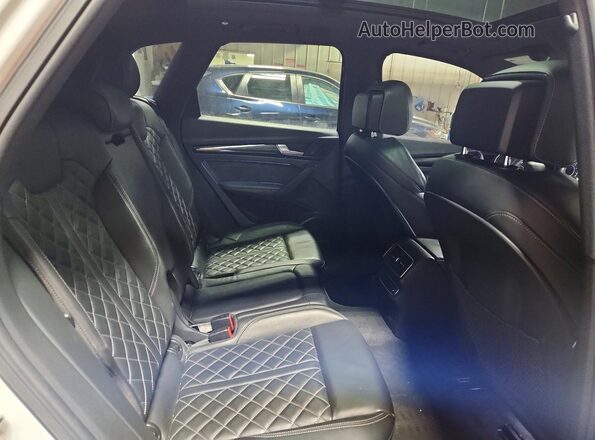 WA1B4AFY5K2087895 2019 AUDI SQ5 White Widok wnętrza z tyłu