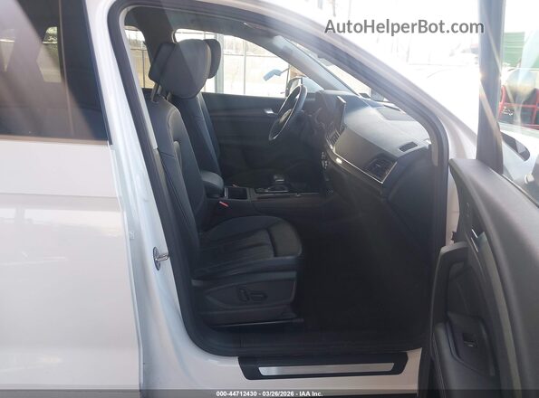 WA1BBAFY6N2086040 2022 AUDI Q5 Белый Вид салона спереди
