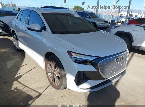WA1BCBFZ1PP077621 2023 AUDI Q4 Белый Передняя правая четверть