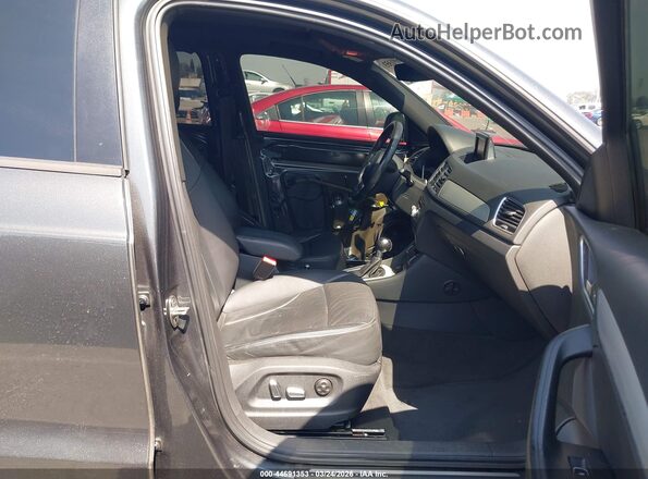 WA1BCCFS3JR020163 2018 AUDI Q3 Gray წინა სალონის ხედი