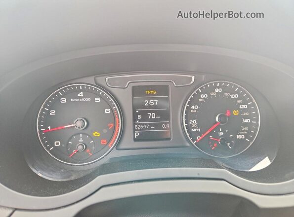 WA1BCCFS7JR009053 2018 AUDI Q3 Gray Vista del cuadro de instrumentos