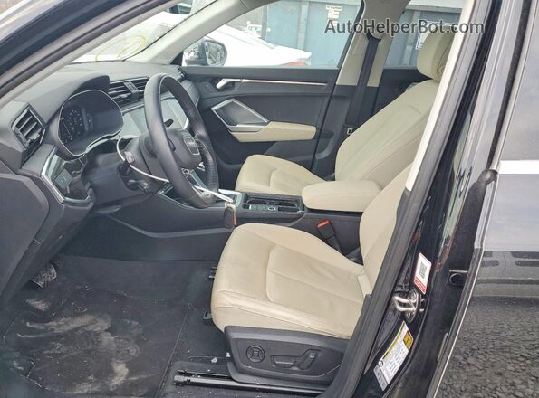 WA1BECF32K1069910 2019 AUDI Q3 Черный Вид салона спереди