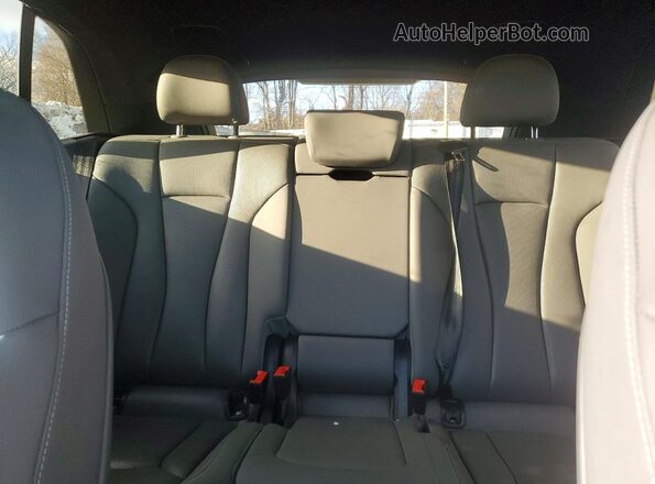 WA1BVAF18KD040977 2019 AUDI Q8 Gray Widok tylnych siedzeń