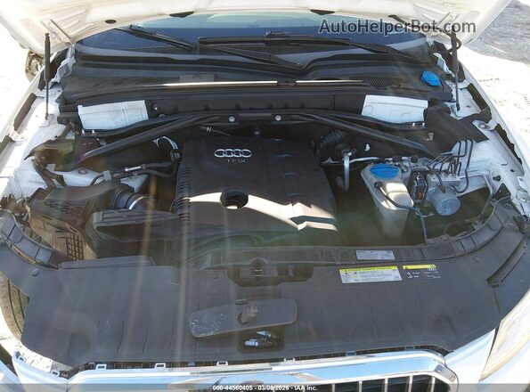WA1C2AFP0HA070616 2017 AUDI Q5 White Հետևի տեսք