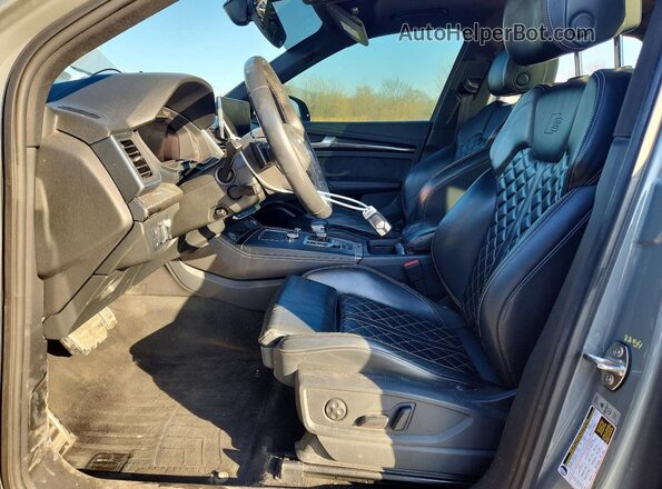 WA1C4AFY9K2058839 2019 AUDI SQ5 Серый Вид салона спереди