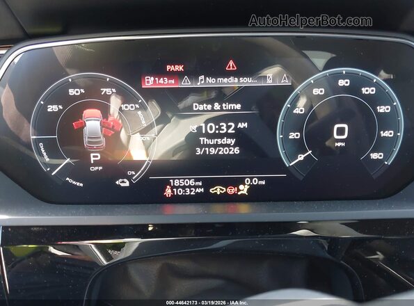WA1CAAGE6RB010982 2024 AUDI Q8 E-TRON Серый Вид панели приборов